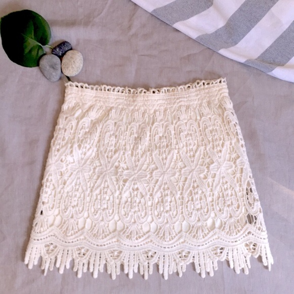 Crochet mini skirt, pull-on style